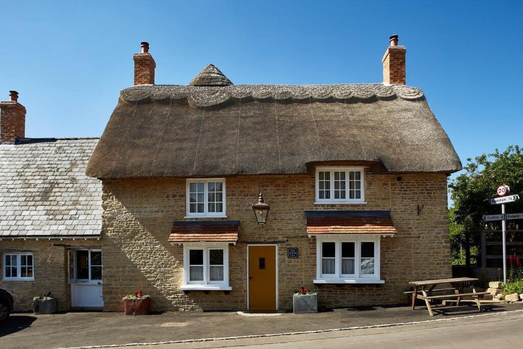 Dusk At The Sun Inn Felmersham Sharnbrook Екстериор снимка